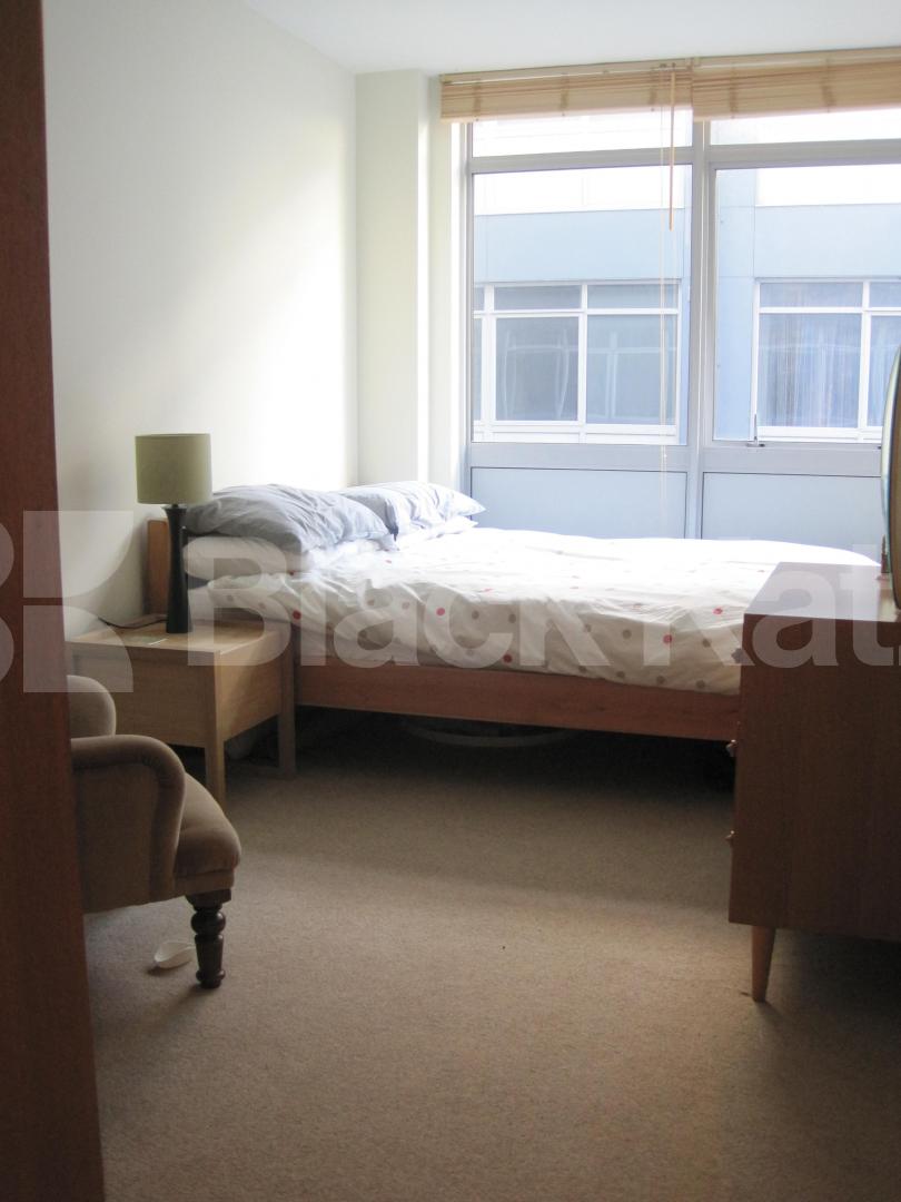 			NEW INSTRUCTION, 3 Bedroom, 1 bath, 1 reception Apartment			  Long Lane , London Bridge